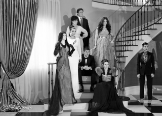 Illustration for article titled Vintage Kardashian Holiday Cards: Old Noses, Awkward Poses